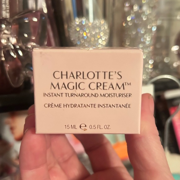 New Charlotte Tilbury Magic Cream Instant Turnaround Moisturizer 0.5 FL OZ/ 15ml - Picture 5 of 13